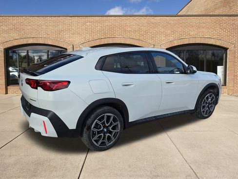 Used 2025 BMW X2 xDrive28i image 3
