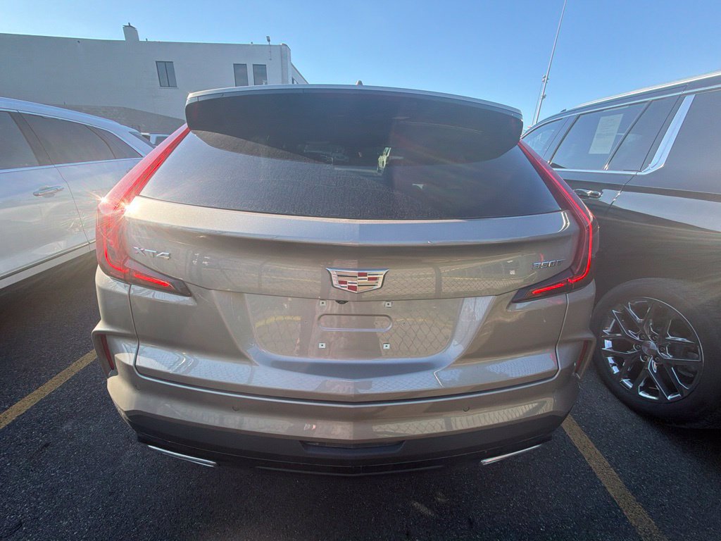 Used 2025 Cadillac XT4 Premium Luxury w/ Cold Weather Package FWD image 7