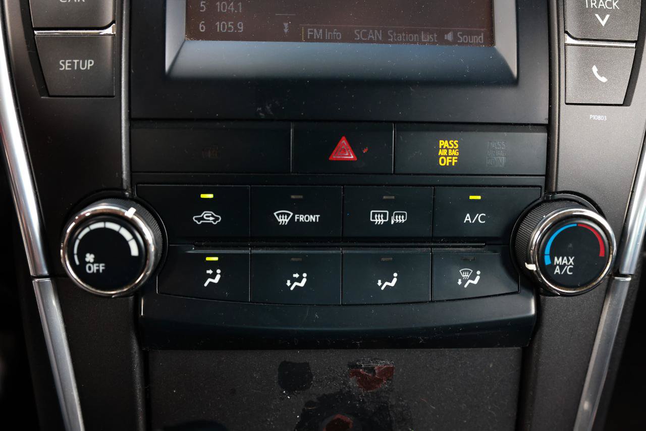 Used 2015 Toyota Camry SE FWD image 32