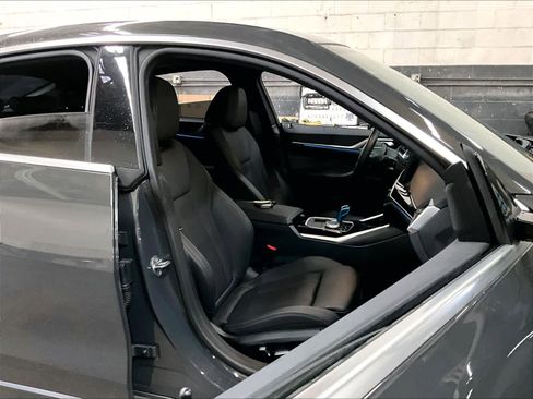 Used 2023 BMW i4 eDrive35 w/ Premium Package image 9