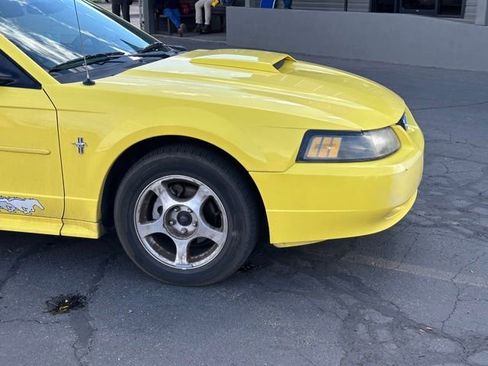 Used 2003 Ford Mustang Convertible image 3