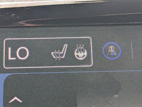 Used 2024 Chrysler Pacifica Touring-L FWD image 20