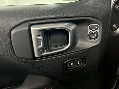 Used 2019 Jeep Wrangler Unlimited Rubicon w/ Dual Top Group AWD/4WD image 23