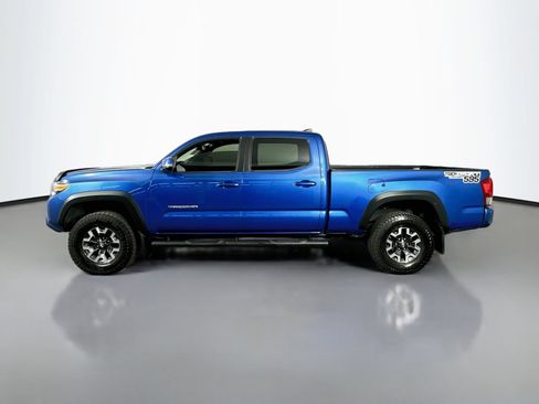 Used 2017 Toyota Tacoma TRD Off-Road w/ Premium & Technology Package AWD/4WD image 5