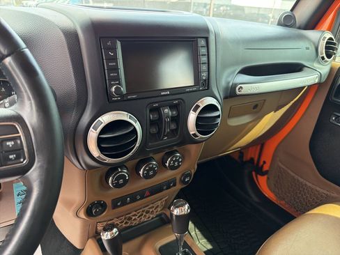 Used 2013 Jeep Wrangler Unlimited Rubicon w/ Connectivity Group AWD/4WD image 22