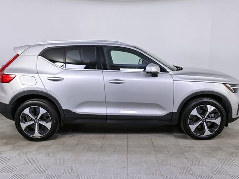 Certified 2025 Volvo XC40 B5 Plus image 25