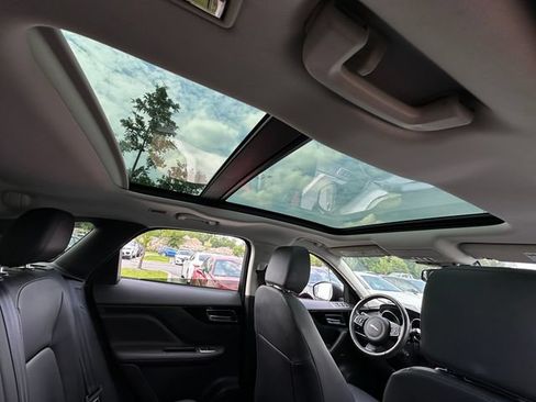 Used 2018 Jaguar F-PACE Premium AWD/4WD image 34