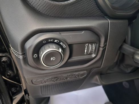 Used 2024 Jeep Wrangler Unlimited Rubicon AWD/4WD image 18