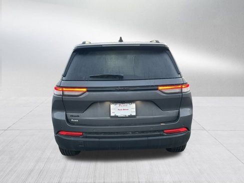 New 2025 Jeep Grand Cherokee Altitude image 6