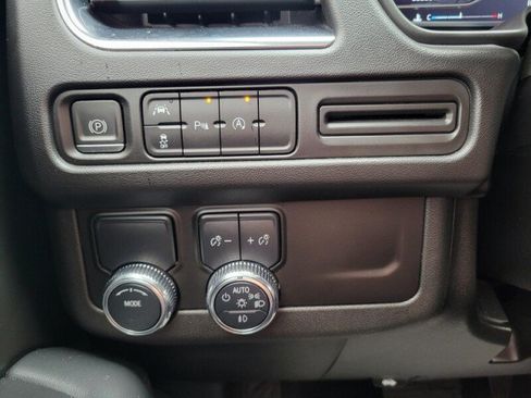 Used 2023 GMC Yukon SLE w/ Gmc Pro Safety Plus Package RWD image 14