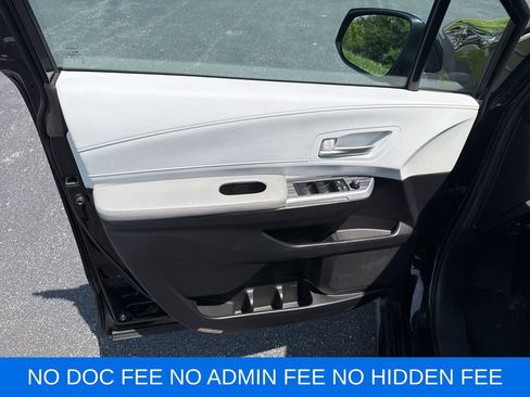 Used 2025 Toyota Sienna XLE FWD image 12
