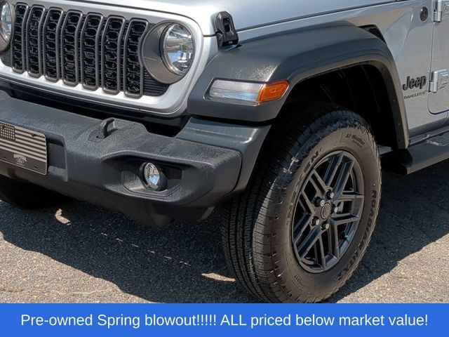 Used 2024 Jeep Wrangler Unlimited Sport AWD/4WD image 17