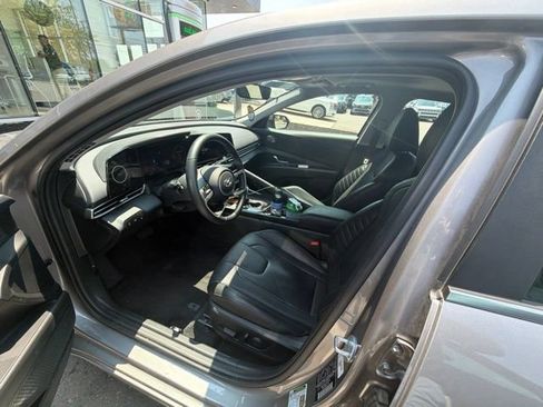 Used 2023 Hyundai Elantra Limited FWD image 10