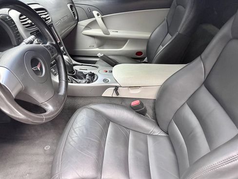 Used 2007 Chevrolet Corvette Coupe w/ Preferred Equipment Group RWD image 10