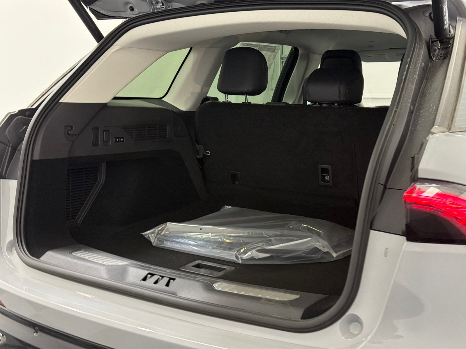 New 2026 Lincoln Nautilus Premier AWD/4WD image 8