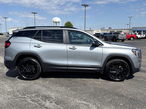 Used 2023 GMC Terrain SLE w/ Driver Convenience Package AWD/4WD image 2
