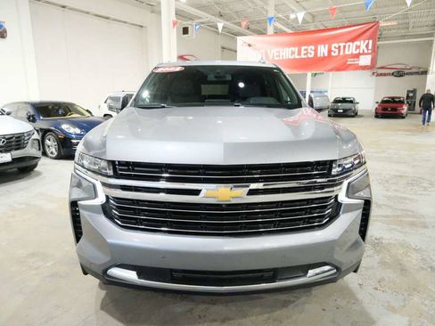 Used 2022 Chevrolet Suburban LT w/ Luxury Package image 3
