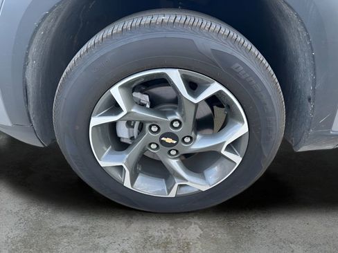 Used 2025 Chevrolet Trax LT w/ LT Convenience Package image 29