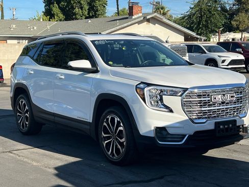 Used 2022 GMC Terrain SLT AWD/4WD image 2