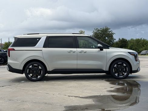 New 2027 Kia Carnival EX FWD image 3