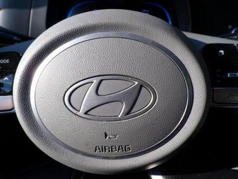Certified 2025 Hyundai Elantra Sport FWD image 31