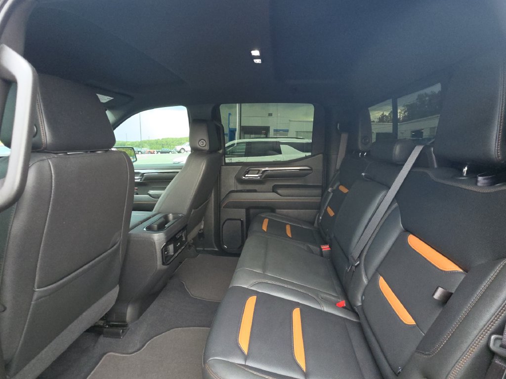 Used 2023 GMC Sierra 1500 AT4 w/ Technology Package AWD/4WD image 28