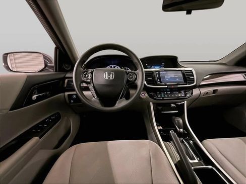 Used 2017 Honda Accord EX image 6