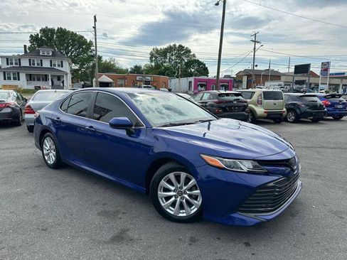 Used 2018 Toyota Camry LE FWD image 2