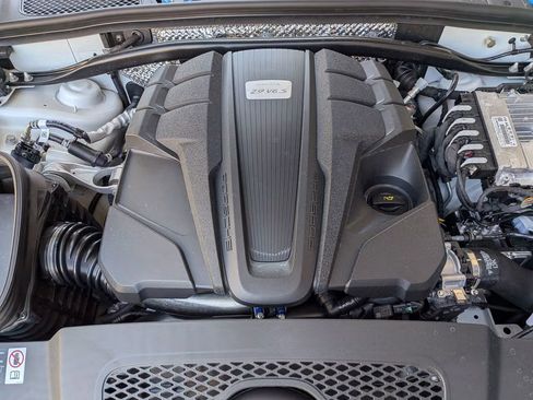 Certified 2025 Porsche Macan S AWD/4WD image 28