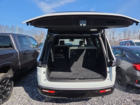 New 2026 Jeep Grand Wagoneer 4WD image 10