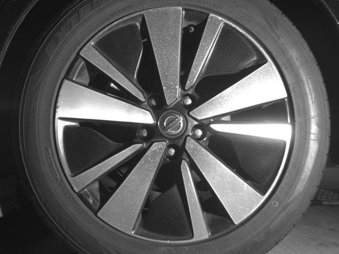 Used 2025 Nissan Altima 2.5 SV FWD image 14