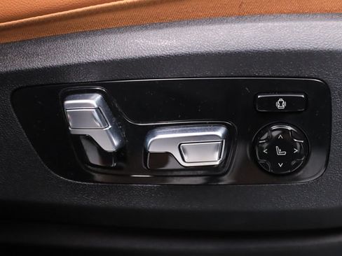 Used 2021 BMW X7 xDrive40i w/ M Sport Package AWD/4WD image 70