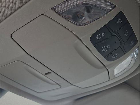 Used 2022 Chrysler Pacifica Touring-L FWD image 12