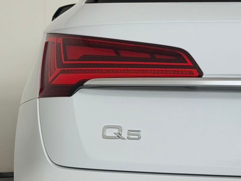 Used 2024 Audi Q5 e Prestige w/ Prestige Package AWD/4WD image 29