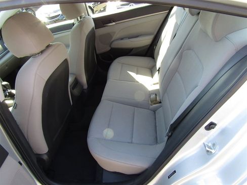 Used 2017 Hyundai Elantra SE w/ Cargo Package image 17