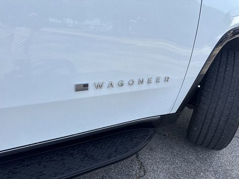 Used 2025 Jeep Wagoneer Series II AWD/4WD image 3