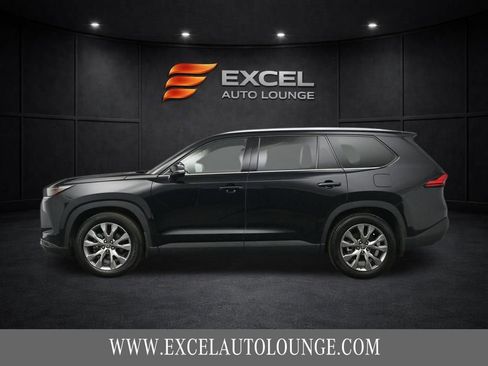 Used 2024 Toyota Grand Highlander Limited image 3