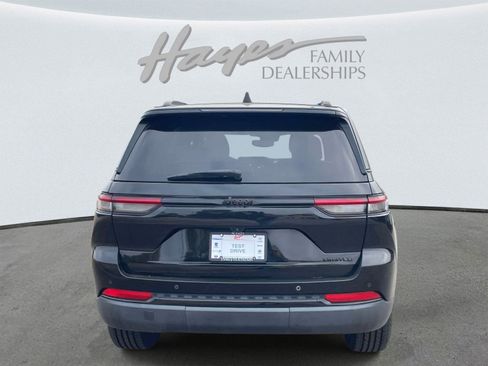 Used 2023 Jeep Grand Cherokee Limited w/ Black Appearance Package image 4