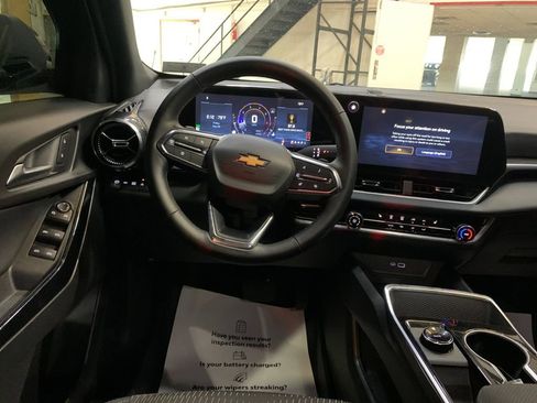 Used 2026 Chevrolet Equinox LT AWD/4WD image 17