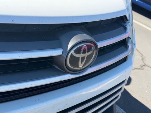 Used 2019 Toyota Highlander LE w/ Carpet Mat Package (TMS) image 7