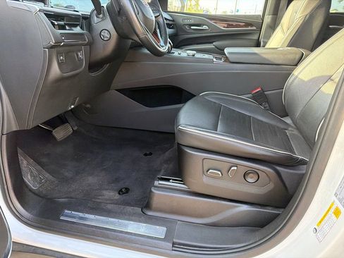 Used 2023 Cadillac Escalade Premium Luxury RWD image 9