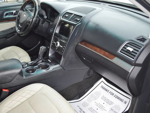 Used 2017 Ford Explorer Platinum AWD/4WD image 13