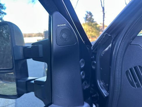 Used 2015 Ford F250 Lariat w/ Lariat Interior Package image 10