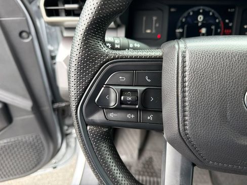 Used 2025 Toyota Tacoma SR5 AWD/4WD image 15