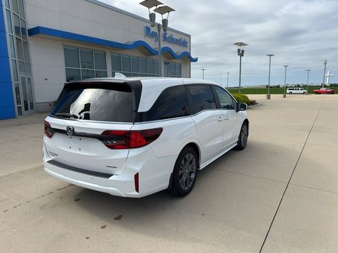 Used 2025 Honda Odyssey Touring image 5