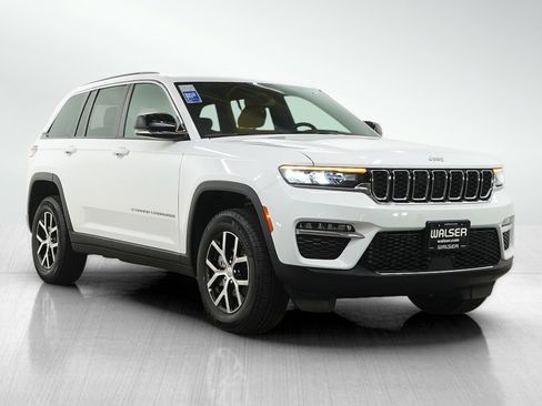 Used 2024 Jeep Grand Cherokee Limited AWD/4WD image 7