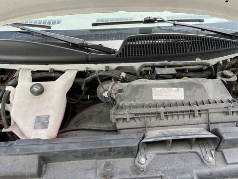 Used 2024 Chevrolet Express 2500 w/ Driver Convenience Package RWD image 24