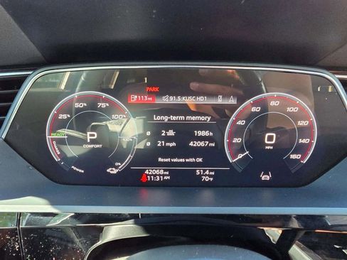 Used 2022 Audi e-tron Premium Plus w/ Premium Plus Package image 36