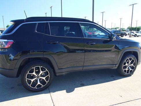 Used 2025 Jeep Compass Limited AWD/4WD image 5
