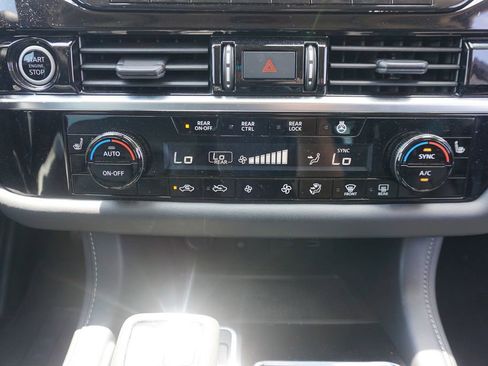 Used 2023 Nissan Pathfinder SL w/ SL Premium Package FWD image 12